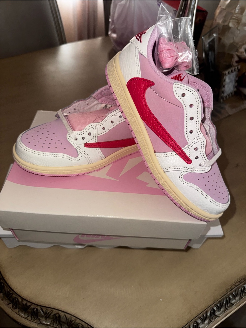 TRAVIS SCOTT 📣💕NIKE Kids Pink and Red Low-Top Sneakers